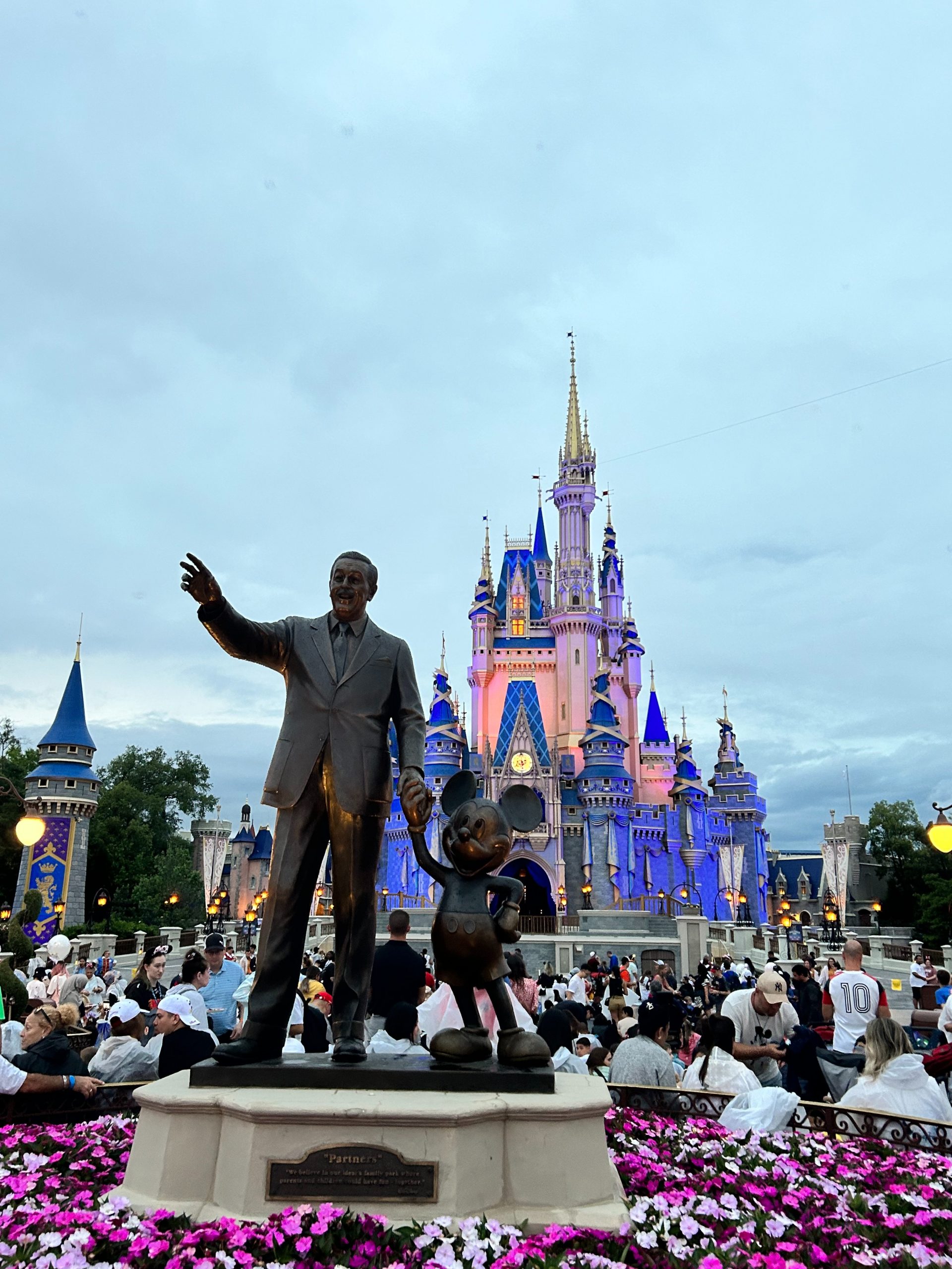 Guide to Visiting Magic Kingdom Theme Park | One Day Itinerary for ...