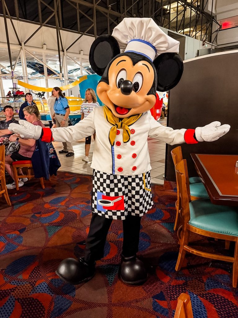Mickey at Chef Mickey's Dinner